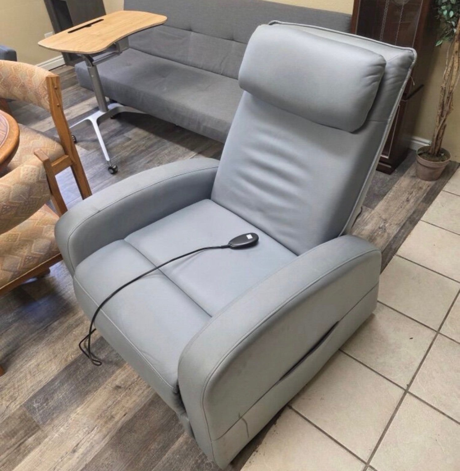 Electric Recliner Chair – Light Gray Leather / Power Adjustable