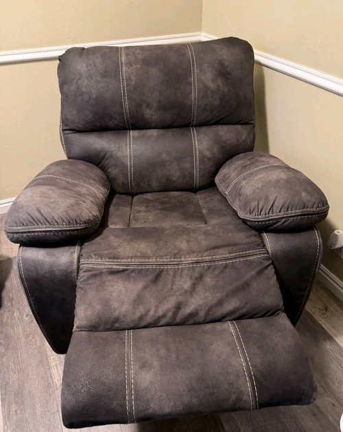 (2) LIKE NEW LAY-Z-BOY ROCKING SWIVEL RECLINER SET ITEM#AC-6